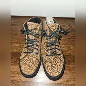 Sperry Hightop Sneaker Tan-Size 5.5